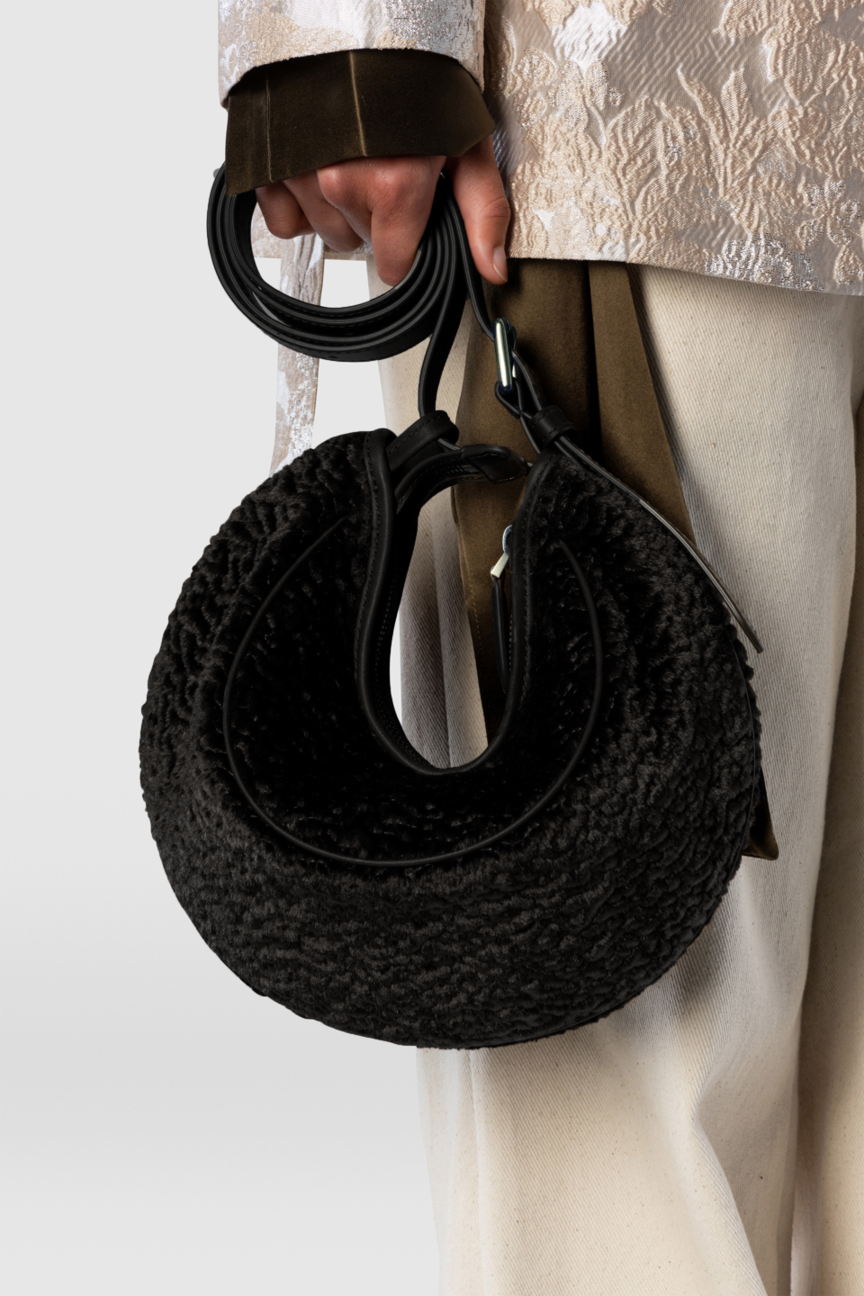 FORTUNE COOKIE BAG L black · structured velvet
